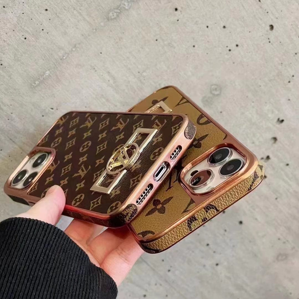 Tunde Store Louis Vuitton Monogram iPhone 15 Case with Golden Louis Vuitton Inlay